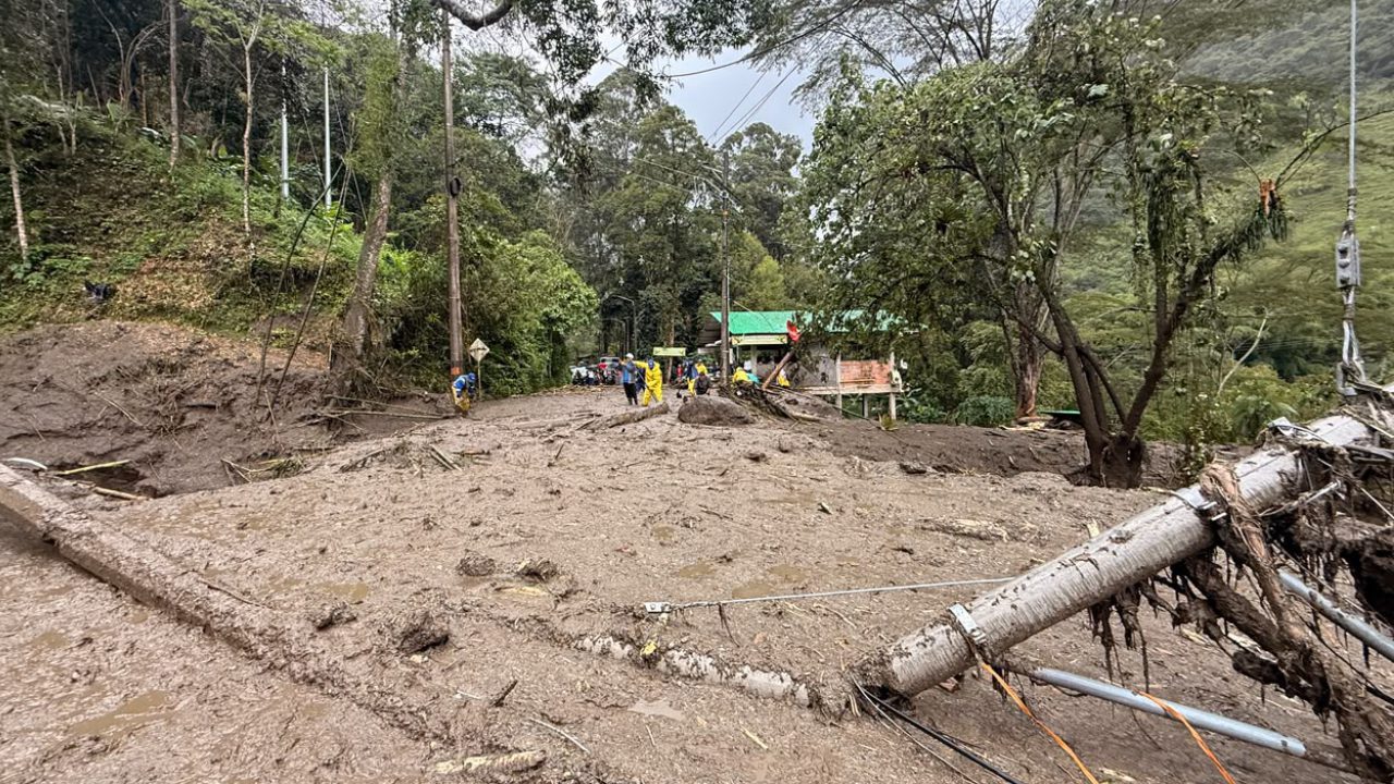 Cortolima llega a Pico de Oro para evaluar riesgos y definir acciones tras la creciente 3 Cortolima Pico de Oro